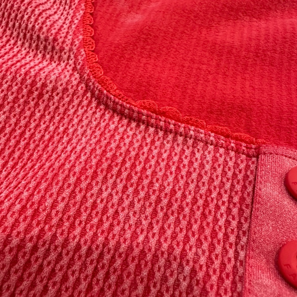 Fabletics Cable Knit Long Sleeve Cropped Top – Strawberry Red Wash M/L - Picture 7 of 7